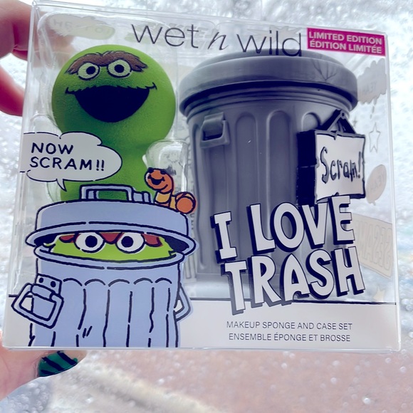 Wet n Wild Sesame Street Oscar the Grouch Makeup Sponge Set - Picture 1 of 1